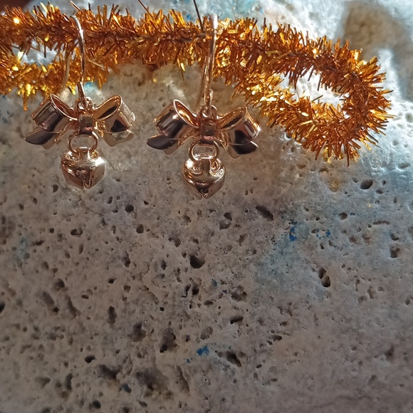 Holiday Jewelry - Christmas bow earrings| Holiday Christmas theme earrings NEW